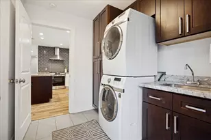 10106 Cedar Creek Dr, Houston, TX 77042 - Photo 25