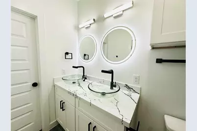 610 E 41st Street #B, Houston, TX 77022 - Photo 11