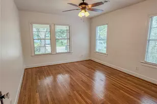 943 Dorothy St, Houston, TX 77008 - Photo 9