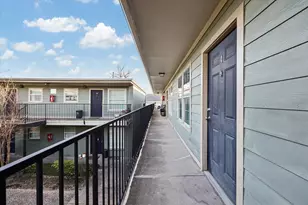 214 W 17th St, Houston, TX 77008 - Photo 9