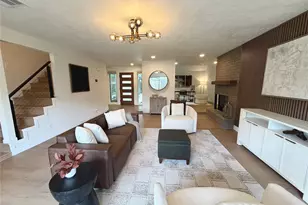 1315 Warwickshire Dr, Houston, TX 77077 - Photo 9