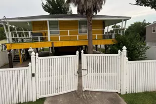 215 13th St, San Leon, TX 77539 - Photo 1