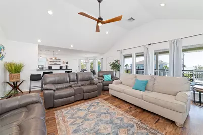 18506 E De Vaca, Galveston, TX 77554 - Photo 9
