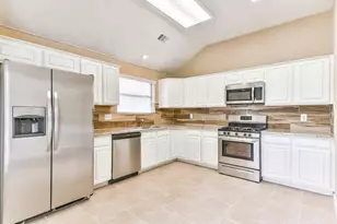 4738 Cavern Dr, Friendswood, TX 77546 - Photo 7