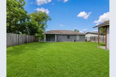 4930 Holloway Drive, Houston, TX 77048 - Photo 13