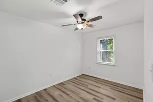 302 Lawrence St, Tomball, TX 77375 - Photo 23