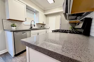 218 W 15th St, Houston, TX 77008 - Photo 11