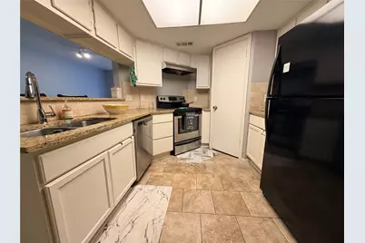 726 Country Place Drive #B, Houston, TX 77079 - Photo 9