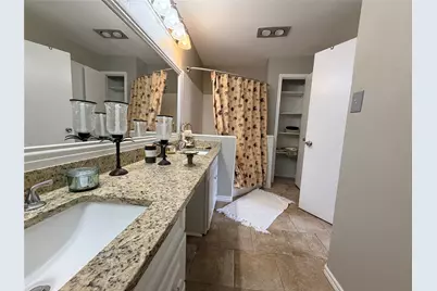 726 Country Place Drive #B, Houston, TX 77079 - Photo 17