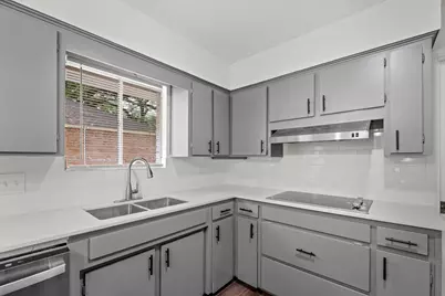 8307 Braesview Lane, Houston, TX 77071 - Photo 9