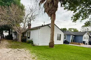 417 S Kansas St, La Porte, TX 77571 - Photo 1