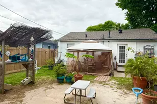 417 S Kansas St, La Porte, TX 77571 - Photo 9