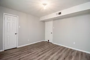 7575 Katy Fwy, Houston, TX 77024 - Photo 23