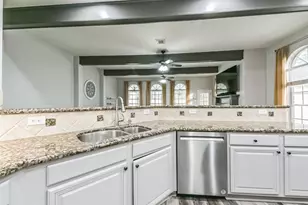 617 Woodview Dr, Friendswood, TX 77546 - Photo 17