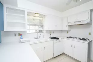 7719 Clarewood Dr, Houston, TX 77036 - Photo 9