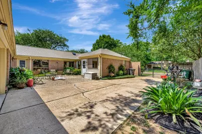 15518 Pleasant Valley Road, Houston, TX 77062 - Photo 39