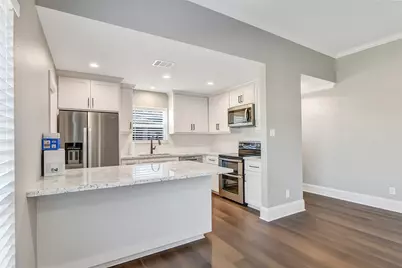 205D Skyview Terrace #704, Friendswood, TX 77546 - Photo 7