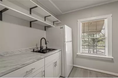 811 Sam Houston Avenue #B, Huntsville, TX 77320 - Photo 5