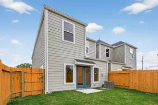 9113 Highland Northern Wy, Houston, TX 77088 - Photo 35