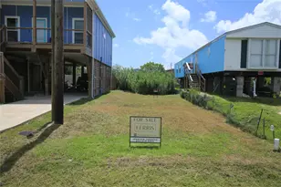 917 13th St, Dickinson, TX 77539 - Photo 1