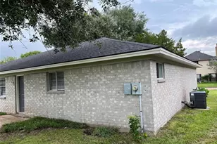 1604 Broken Arrow St, Baytown, TX 77521 - Photo 21