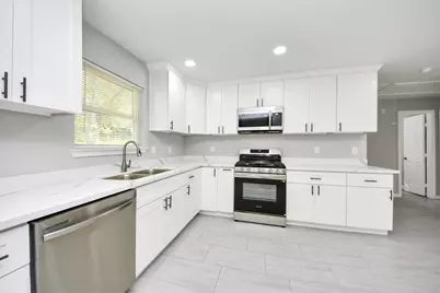 5823 Southgood Street, Houston, TX 77033 - Photo 3