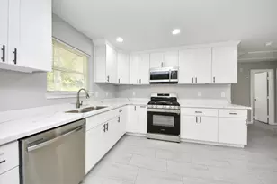 5823 Southgood St, Houston, TX 77033 - Photo 3