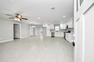 5823 Southgood St, Houston, TX 77033 - Photo 9