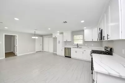 5823 Southgood Street, Houston, TX 77033 - Photo 13