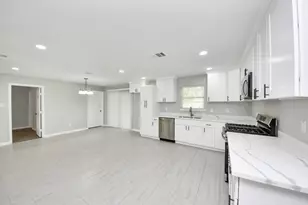 5823 Southgood St, Houston, TX 77033 - Photo 13