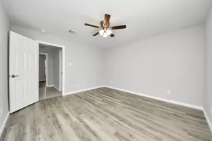 5823 Southgood St, Houston, TX 77033 - Photo 21