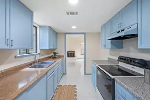 8583 Wilcrest Dr, Houston, TX 77099 - Photo 13