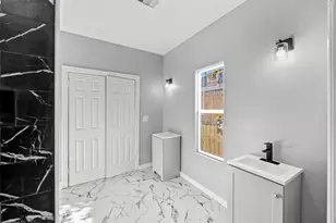 8824 Leander St, Houston, TX 77012 - Photo 17