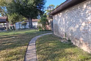 7515 Brush Wood Dr, Houston, TX 77088 - Photo 5