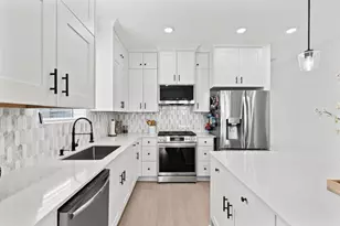 13716 Windward Mist Dr, Texas City, TX 77568 - Photo 9