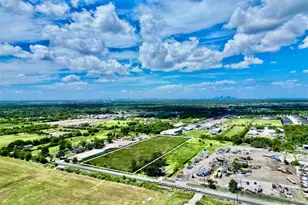 5015 Schurmier Rd, Houston, TX 77048 - Photo 1