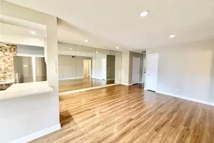 8225 Kingsbrook Rd, Houston, TX 77024 - Photo 11