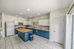 9641 Weldridge Dr, Sugar Land, TX 77498 - Photo 11