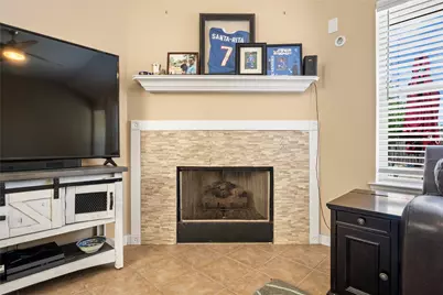 327 Mammoth Springs Lane, Dickinson, TX 77539 - Photo 3