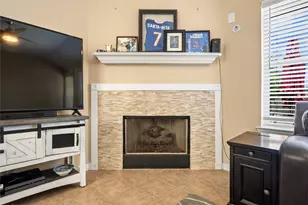 327 Mammoth Springs Ln, Dickinson, TX 77539 - Photo 3