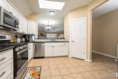 327 Mammoth Springs Lane, Dickinson, TX 77539 - Photo 31