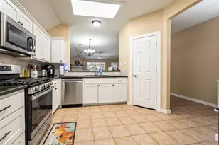327 Mammoth Springs Ln, Dickinson, TX 77539 - Photo 31