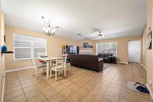 327 Mammoth Springs Ln, Dickinson, TX 77539 - Photo 29