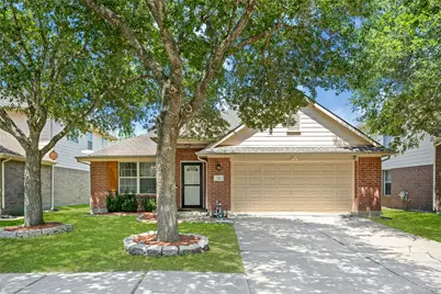 327 Mammoth Springs Lane, Dickinson, TX 77539 - Photo 1