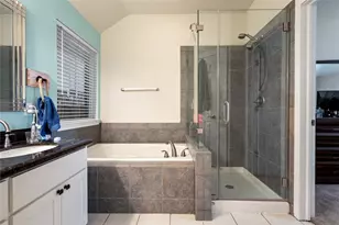 327 Mammoth Springs Ln, Dickinson, TX 77539 - Photo 7