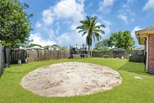 327 Mammoth Springs Ln, Dickinson, TX 77539 - Photo 13