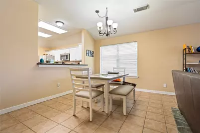 327 Mammoth Springs Lane, Dickinson, TX 77539 - Photo 5