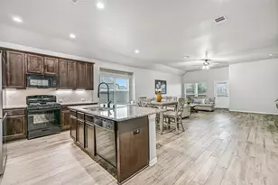305 Bordeaux Ct, Alvin, TX 77511 - Photo 13