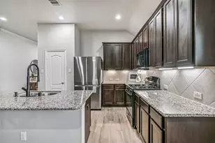 305 Bordeaux Ct, Alvin, TX 77511 - Photo 11