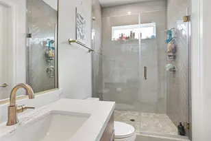 4504 Yupon St, Houston, TX 77006 - Photo 31